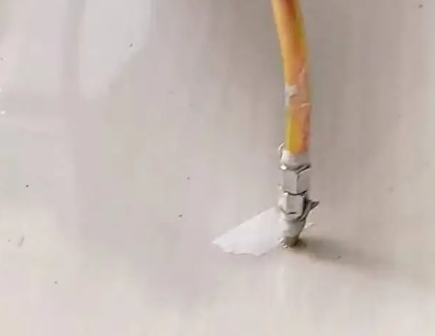 敦化瓷砖空鼓维修公司专业解答在瓷砖铺贴过程中，如果使用的砂料过粗（如全部使用了粗砂），可能会导致以下问题